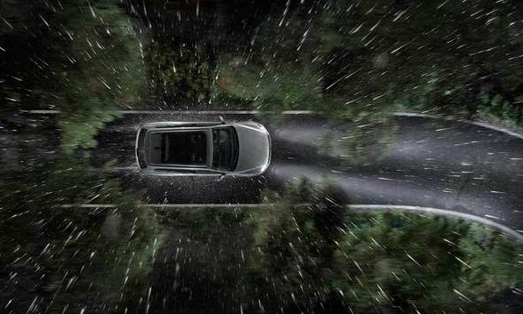 安全至上！雨天行駛必須要知道的汽車照明知識