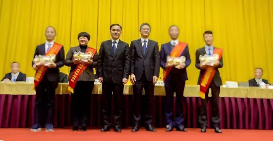 2017納稅超億元 帥豐集成灶獲嵊州市工業企業三十強第一名