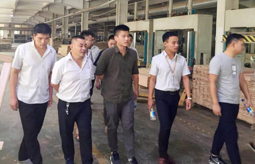恒大集團蒞臨群升門業考察，對新型避難間防火門予以肯定