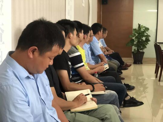 君子蘭集團上海公司 2018年第二季度技術(shù)服務培訓會議舉行