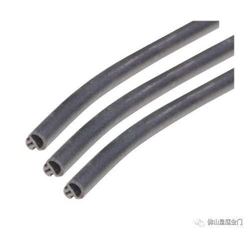 冬天寒氣逼人，不怕，這里有皇庭金門鋁合金門窗
