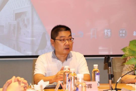“中國軟裝定制聯(lián)盟燈具專業(yè)委員會(huì)企業(yè)品牌座談會(huì)”隆重召開
