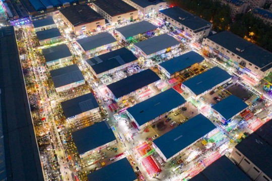 市場忽略了一個擺地攤必需品，那就是照明！