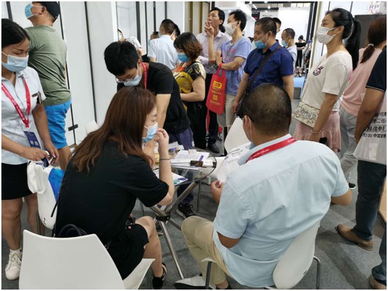 雅利斯淋浴房閃耀廣州建博會(huì)，見(jiàn)證品牌實(shí)力