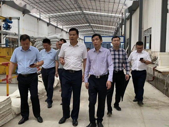 羅曼企業第二生產基地高坑生產基地二號線窯爐順利出磚