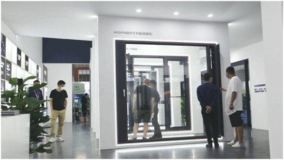展會進行時丨皇雅門窗系統南京移門展首日盛況，現場直擊!