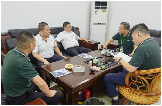 三只兔總裁韓軍一行蒞臨雷諾瓷磚膠參觀考察，初步達成合作意向