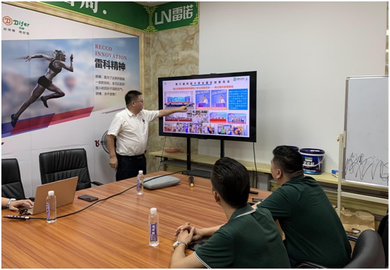 三只兔總裁韓軍一行蒞臨雷諾瓷磚膠參觀考察，初步達成合作意向