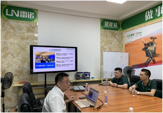 三只兔總裁韓軍一行蒞臨雷諾瓷磚膠參觀考察，初步達成合作意向